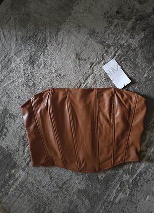 🔥 корсет zara с биркой  
размер: xl-l
цвет: коричневый тренд🔥
материал: 100% полиэстер 
оригинал, привезен из европы  
очень стильная модель.