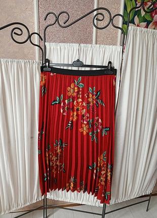Красива червона плісерована юбка міді в квіти papaya.