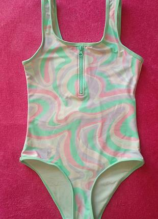 Фірмовий купальник для дівчаток 10-11 років.