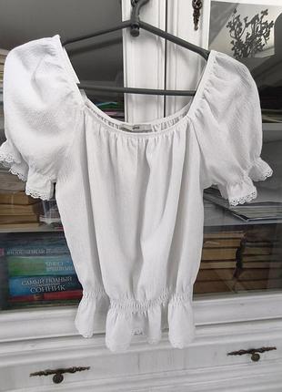 Белая блузка на резинке