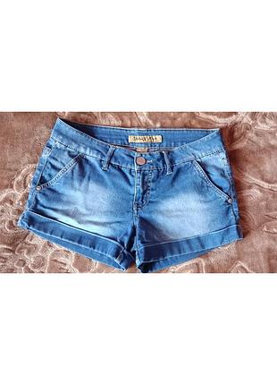 Женские подростковые шорты джинсовые легкие, красиво тянутся, размер м, носила на s.