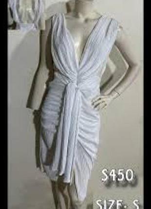 Шикарное платье с разрезом