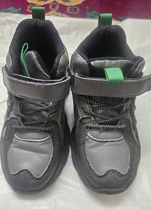Осенние черные/серые детские кроссовки в хорошем состоянии на липучке