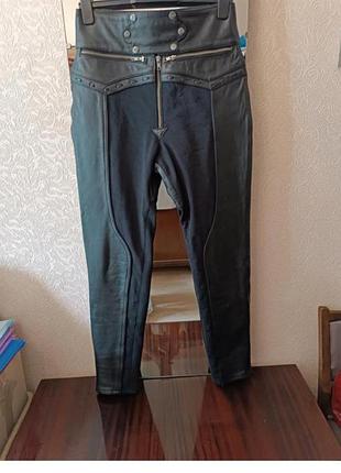 Женские кожаные штаны.