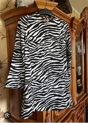 Платье на завязках на спине