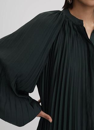 Платье плиссе из плотной ткани