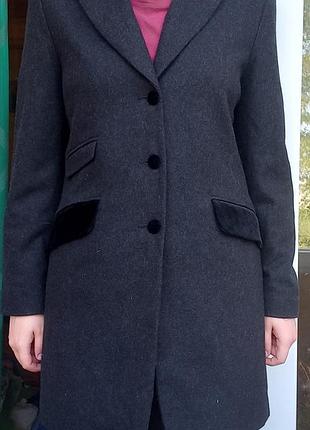 Шерстяной женский удлинённый пиджак бренда oktavia