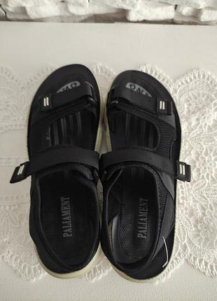 Спортивные сандалии