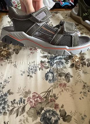 Новые кожаные босоножки