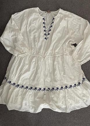 Сукня біла з вишивкою