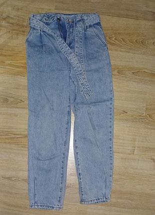 Джинси з високою посадкою