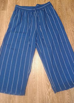 Капри  с натуральной ткани . яркие красивые 52-54 раз