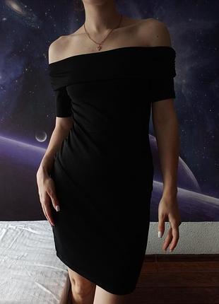 Платье облегающее мини черного цвета