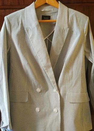 Женский пиджак в полоску