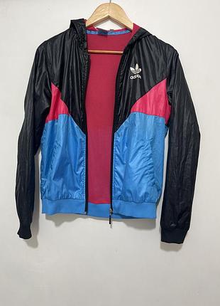 Спортивна вітровка