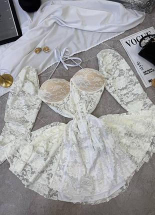 Платье с кружевом