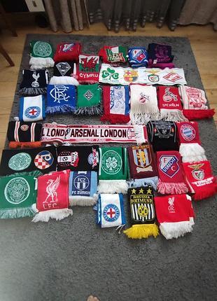 Колекція футбольних шарфів