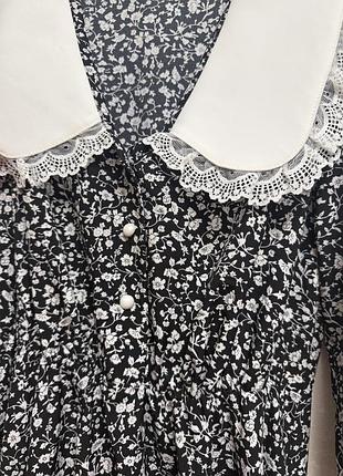 Сукня в розмірі м. стан чудовий. може підійти на  s-m.  легка дихаючи тканина.