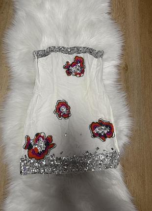 Жіноча сукня з камінцями