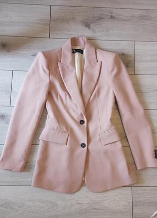 Стильний пудровий піджак zara