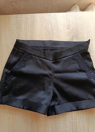 Приємні чорні шортики