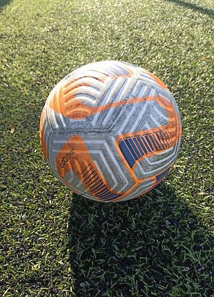Мяч футбольный nike flight.почти новый, без дефектов