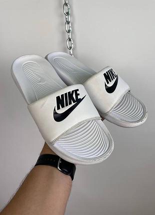 Женские белые тапки шлепанцы nike victory one slide