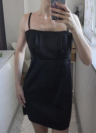 Чорна сукня