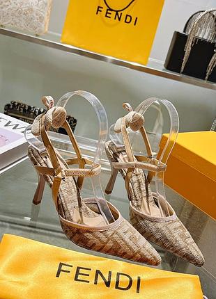 Босоніжки жіночі