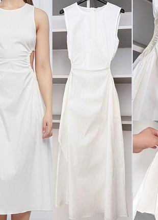 Сукня з вирізом