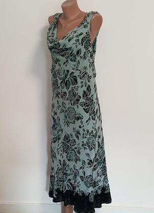 Платье дорогое бренда, с бархатными цветами
65% вискоза,35% шовк