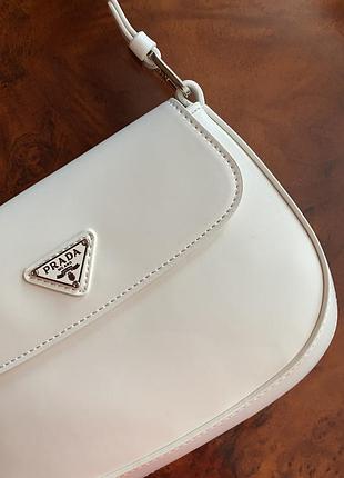 Сумка в стиле prada cleo mini белая и черная