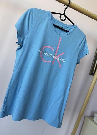 Блакитна футболка calvin klein l