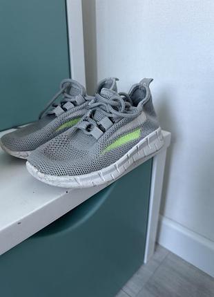 Кросівки легенькі