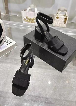 Босоножки женские