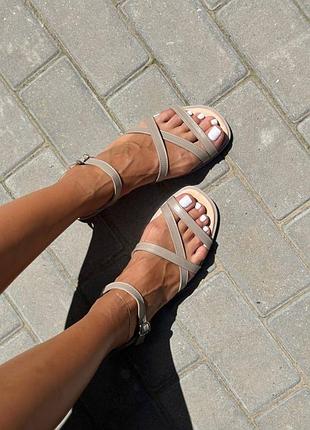 Босоножки женские кожаные бежевые на низком ходу