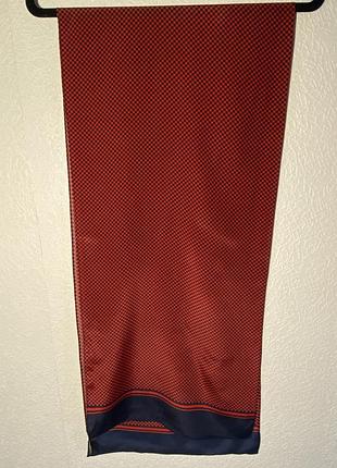 Шовковий шарф червоного кольору в темно-синю клітинку