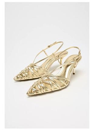 Продам босоніжки zara