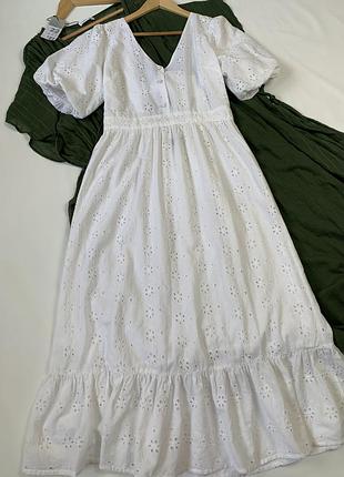 Сукня в прошву