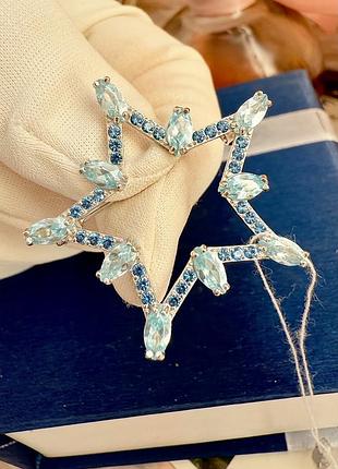 Срібна брошка «зірка» з блакитним кубічним цирконієм від кюз