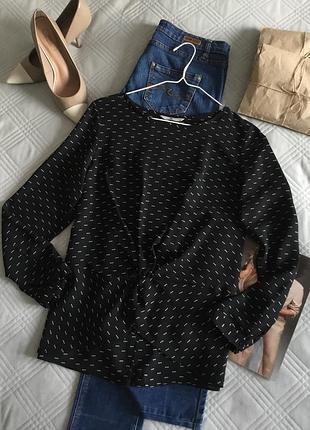 Красивая стильная блуза интересного  кроя в мелкий принт в размере 14