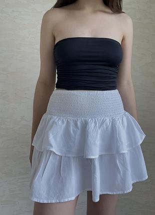 Біла спідниця