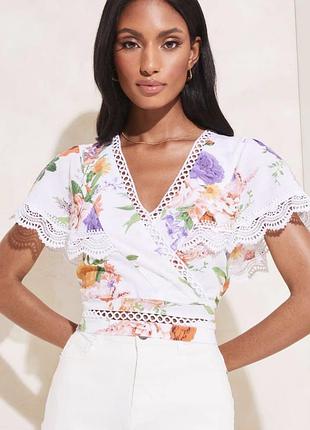 Неймовірно гарний топ у квіти з мереживом, р.18