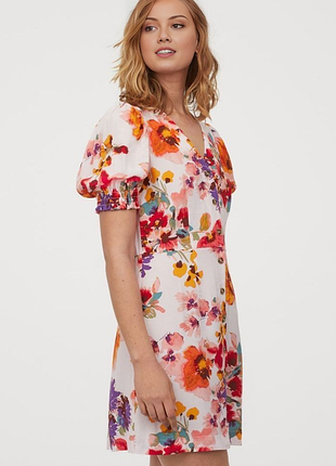 Брендовое вискозное платье мини на пуговицах "h&m" с цветочным принтом. размер uk10/eur38.