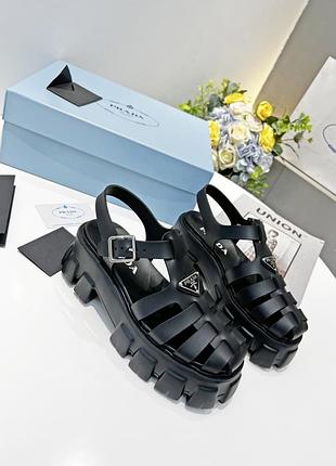 Босоножки женские