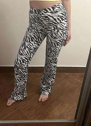 Джинси кльош з принтом