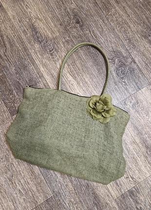 Зеленая сумка из рафии