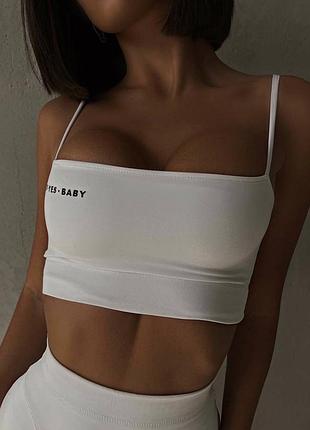 Укороченный топ из плотного дайвинга с регулируемыми бретельками