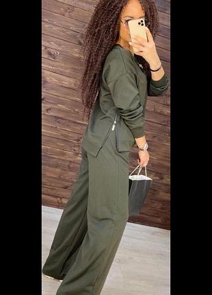 Костюм женский.