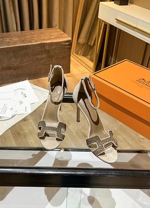 Босоножки женские